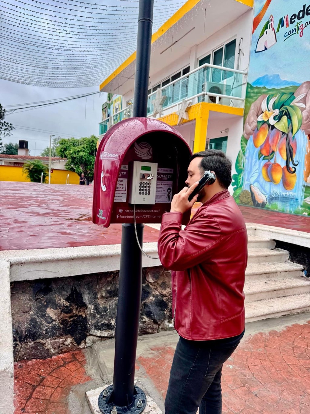 Marcos Isleño Gestiona Línea Telefónica Gratuita en la Explanada del&nbsp;Ayuntamiento