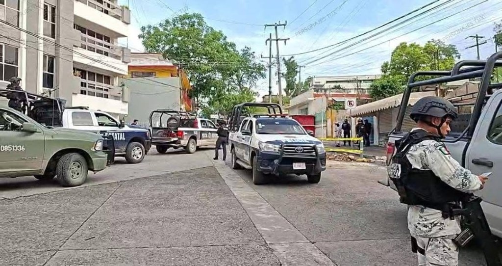 Sujeto irrumpe en hospital del IMSS Bienestar en Tuxpan y ejecuta a un paciente; otro resulta&nbsp;herido