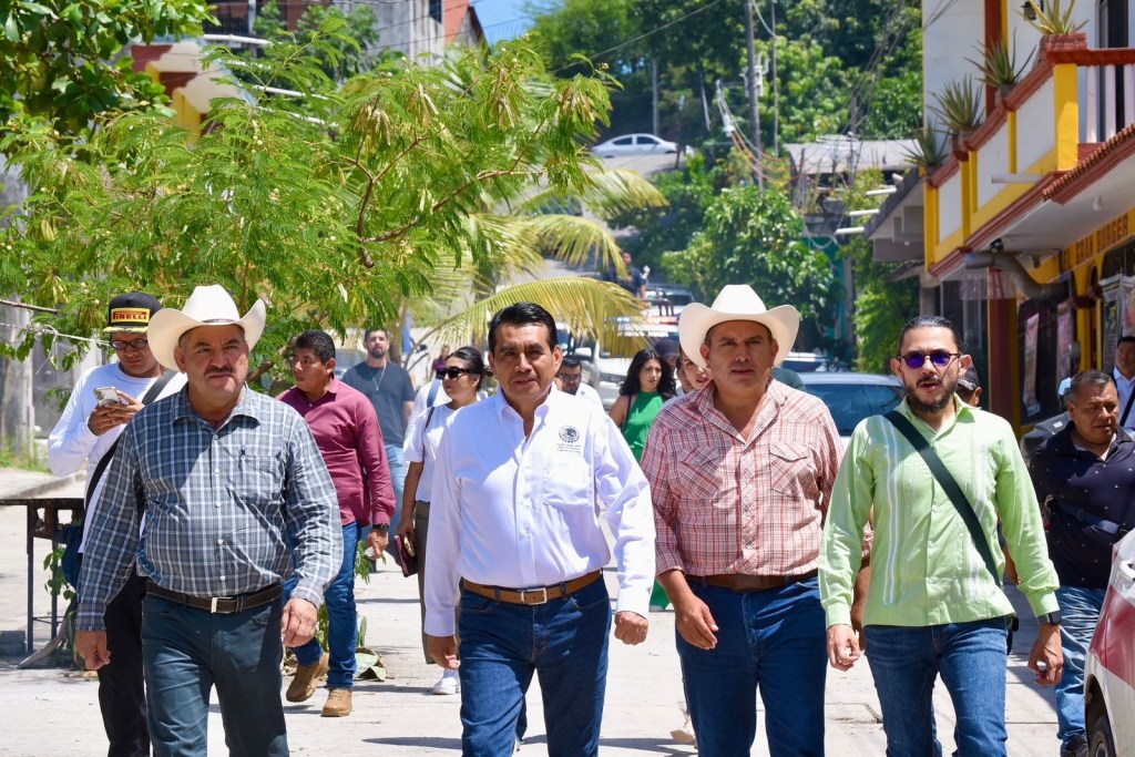 En el Congreso, atención a todos los munícipes sin distinción de colores: Esteban&nbsp;Bautista
