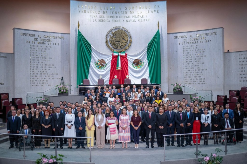 Congreso toma inédita protesta de ley a integrantes del Poder Judicial electos por voto&nbsp;popular