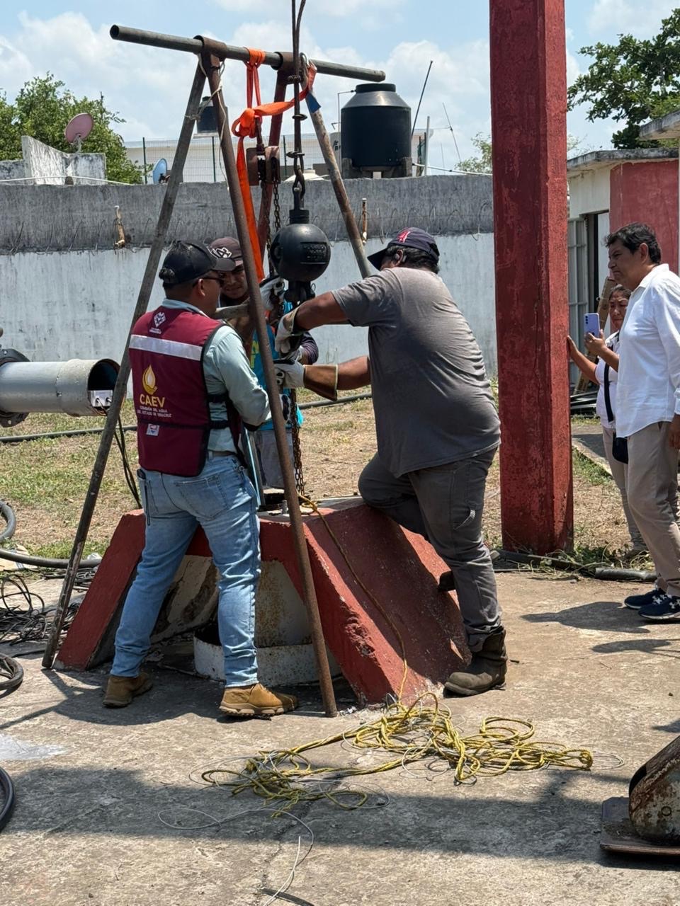 Llega nueva bomba de agua a Colinas de Santa Fe, donada por la gobernadora Rocío Nahle García
