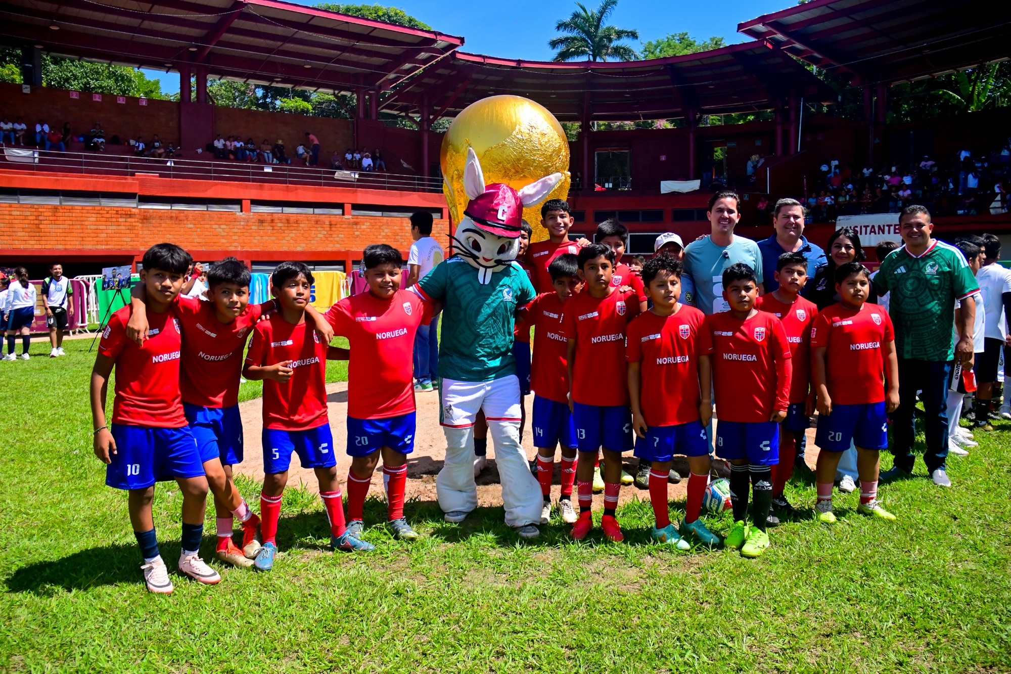 Inaugura Rafa Fararoni el Mundialito 2026 en San Andrés Tuxtla