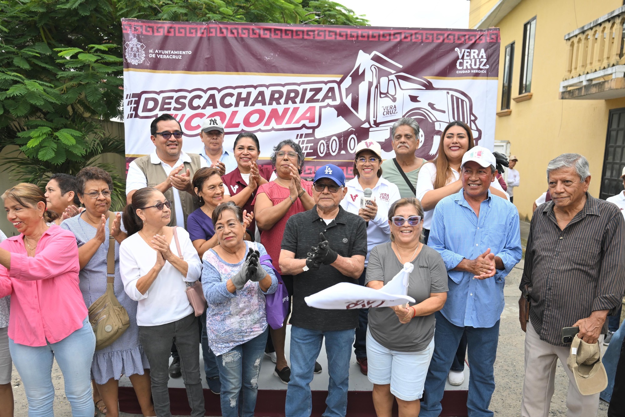Refuerza Ayuntamiento de Veracruz limpieza y prevención del dengue con jornada de descacharrización en Las Hortalizas