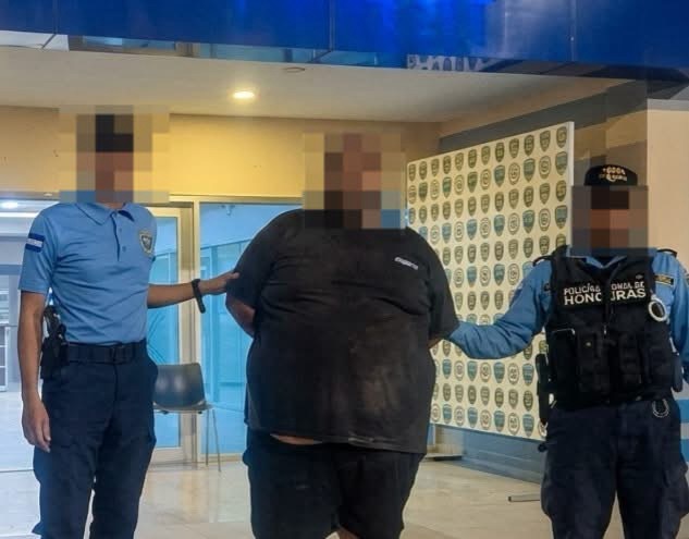 ¡DE TERROR! DETIENEN A TAQUERO TRAS ENCONTRAR RESTOS DE PERROS EN SU CASA; INVESTIGAN SI VENDÍA SU CARNE EN TACOS
